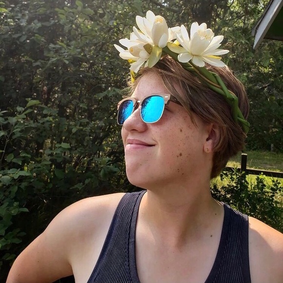 Meet your Posher, Tori-lynn - Picture 1 of 1